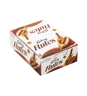 Galaxy Flutes 2x12x22.5g
Proposez à vos clients une pause gourmande d'exception avec les Galaxy Flutes 2x12x22.5g. Ces délicats bâtonnets combinent la légèreté d'une gaufrette croustillante avec l'onctuosité du chocolat Galaxy, réputé pour sa qualité et sa douceur. Chaque boîte contient 2 packs de 12 bâtonnets de 22,5g, un format pratique pour les points de vente, distributeurs automatiques, ou pour offrir une touche de luxe à vos clients.

Points forts :

Chocolat de qualité supérieure : Le chocolat Galaxy